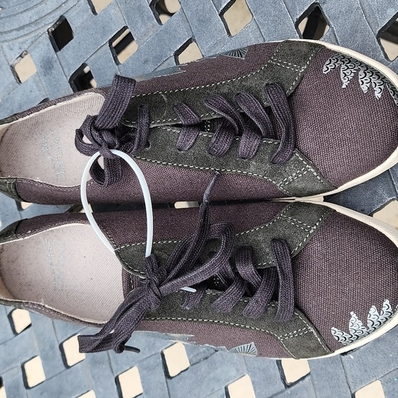 Dansko Olisa black canvas sneaker with silver foil flower floral design size 37 - Picture 1 of 7